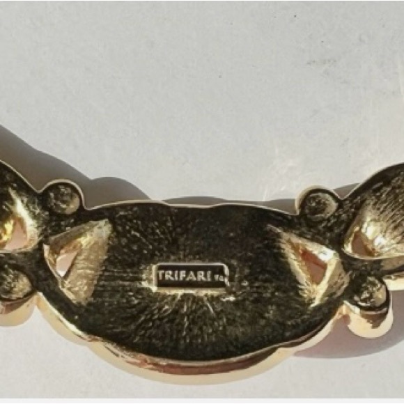 NWOT Vintage Trifari Necklace Red Cabochon & Faceted Glass Stones Gold Tone 17” - Picture 3 of 4